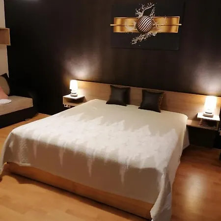 Golden Ball Maganszallashely Apartment