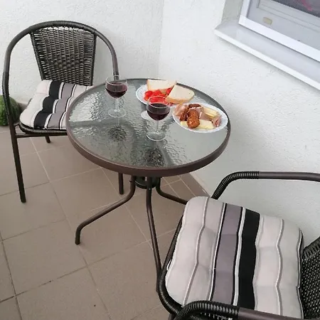 Apartment Golden Ball Maganszallashely